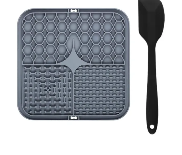 Tapis de léchage pour chien Lékki en silicone, coloris gris, avec sa spatule